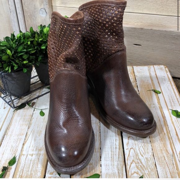 Bed Stu Cobbler Organic Leather Booties, size 6 (FW01) - Picture 3 of 6